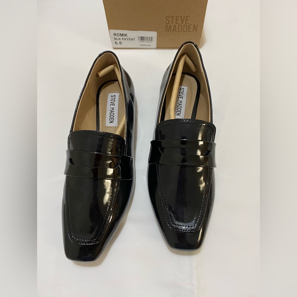 STEVE MADDEN ROMIK LOAFER sz 6.5M Black patent leather.  NWT
